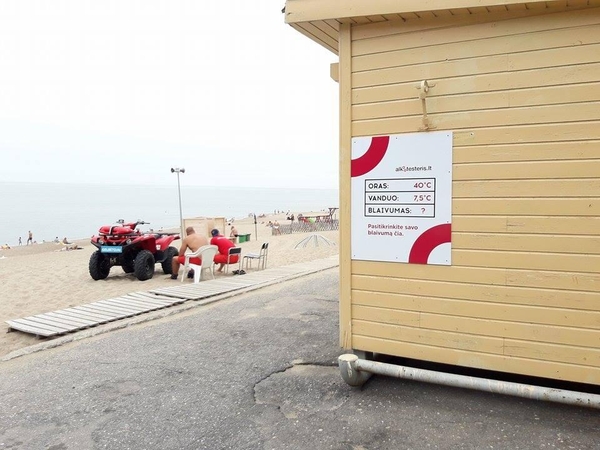 Galimybė: gelbėtojai paplūdimyje laiką leidusius vasarotojus anonimiškai pasitikrinti blaivumą kvietė ir šiemet.