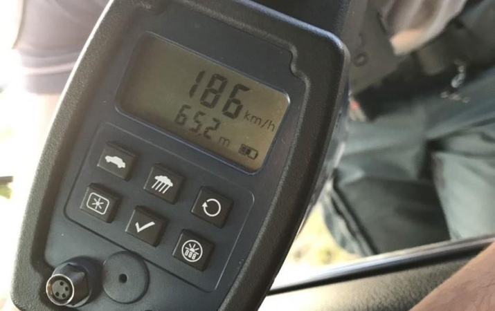 Įžūlumui nėra ribų: "Porsche" skriejo 186 km/val. greičiu, BMW vairavo girtas vyras