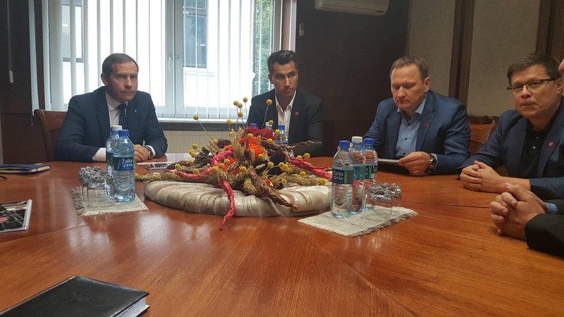 Pakalbėjo: S.Budinas, D.Zubrus ir M.Marcinkevičius gana greitai aptarė svarbius reikalus ir dar rado laiko kitoms temoms.