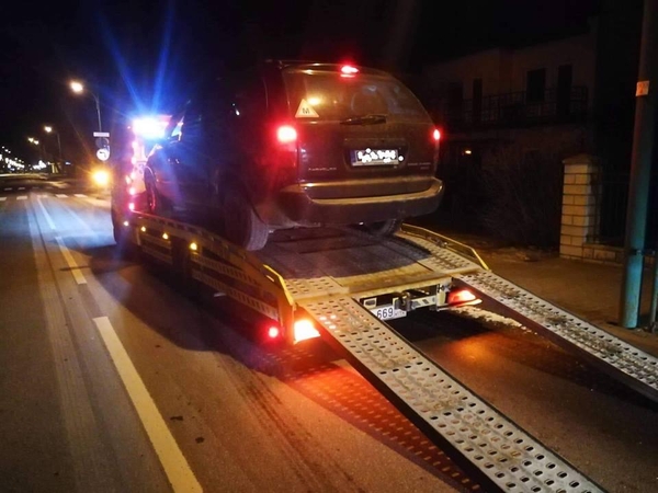 Girtas vairuotojas kurorte užvažiavo ant šaligatvio
