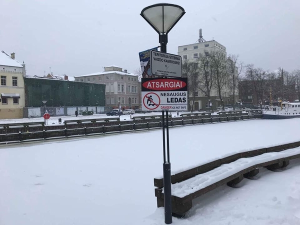 Prevencija: uostamiestyje įrengta 12 ženklų, įspėjančių nelipti ant nesaugaus Dangės upės ledo.