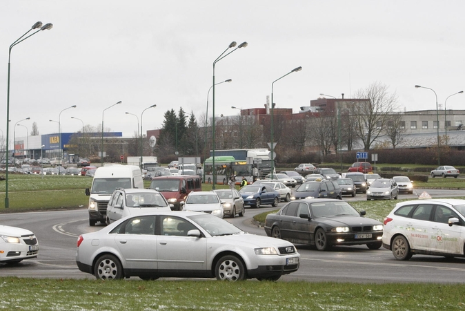 Žiedinėje sankryžoje pasipylė avarijos