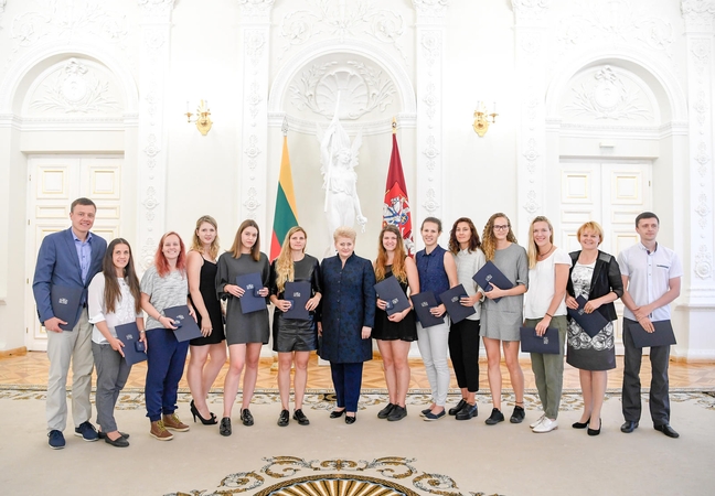 D. Grybauskaitė apdovanojo Kurčiųjų olimpinių žaidynių dalyvius