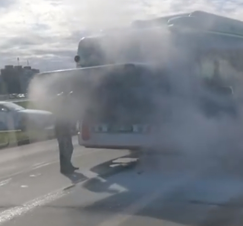 Vienoje pagrindinių Klaipėdos gatvių užsiliepsnojo autobusas