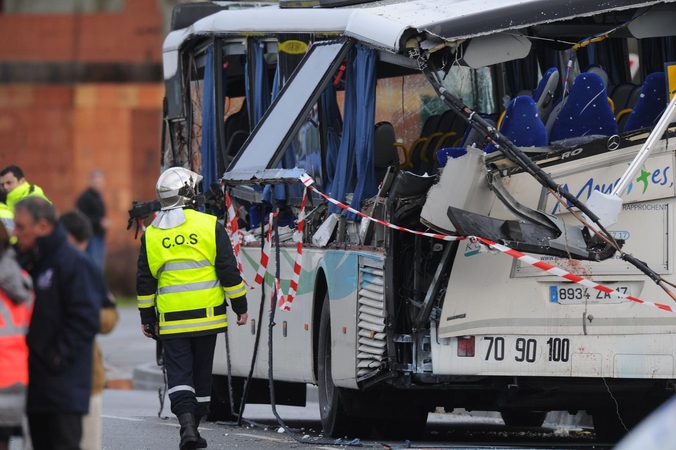 Prancūzijoje mokyklos autobusiukui susidūrus su sunkvežimiu žuvo šeši vaikai