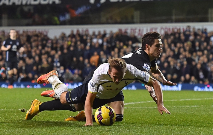 Anglijos futbolo lygoje "Tottenham Hotspur" pakilo į septintąją poziciją