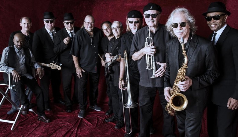 Grupė: „The Original Blues Brothers“ dabar groja 11 muzikantų, kurių didžioji dalis drauge muzikuoja nuo pat susibūrimo pradžios.