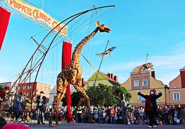 „Šermukšnio“ festivalį pradės teatro „Klinika Lalek“ iš Lenkijos spektaklis „Didžiausias marionečių cirkas pasaulyje“.