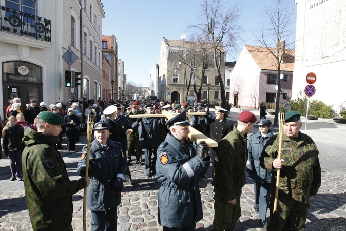 Klaipėdos tikintieji ėjo Kryžiaus kelią