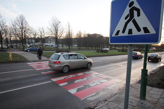 Ieškoma vairuotoja palikusi gatvėje nutrenktą mergaitę