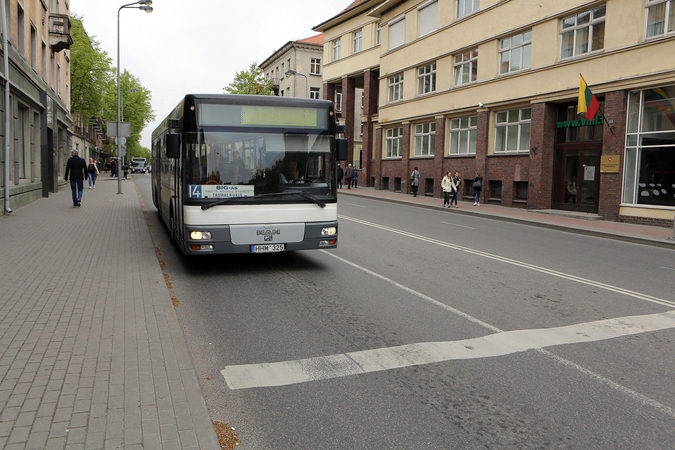 Situacija: dviratininkams ir autobusams teks dalytis pirma važiuojamosios dalies juosta.