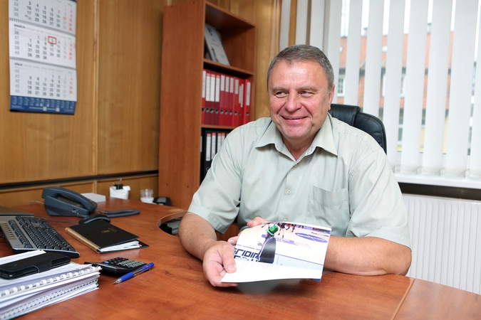 L.Dūda eiliuotai aprašė krepšinio klubo "Neptūnas" dviejų sezonų kroniką.