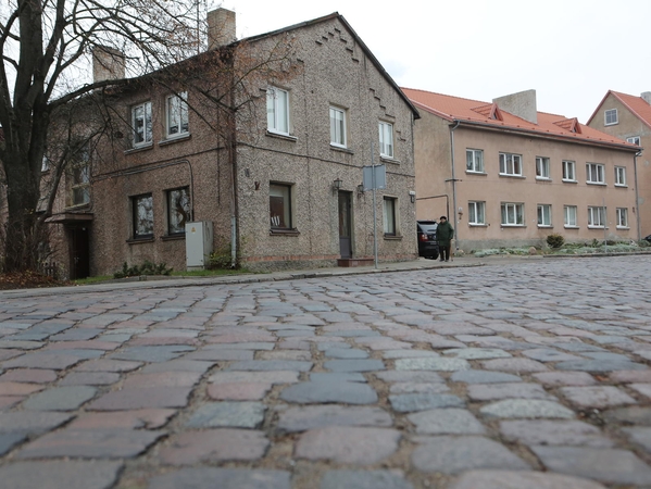 Bangų gatvėje esantis 11-asis namas trukdo tilto statyboms, todėl jis turi būti nugriautas.