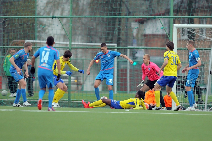 Futbolo aikštėse – ir kova dėl taškų, ir traumų liūtis