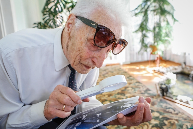 Prezidento G.Nausėdos tėvas A.Nausėda po 74-erių metų pagaliau sužinojo, kas nutiko jo karo laikų bendražygiui J.Čepauskui, su kuriuo ryšiai nutrūko jam išėjus iš filtracijos stovyklos Virbalyje.