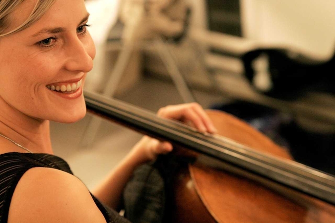 Violončelininkė M.Sudraba.