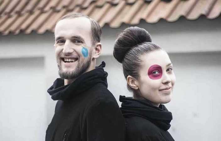 Šokėjas, choreografas T.Baužas ir Klaipėdos lėlių teatro kūrėja M.Mikalauskaitė.