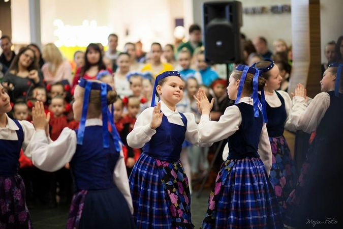 Tautiniai: „Inkarėlio“ koncertinėse programose pilna lietuviškų šokių ir žaidimų.