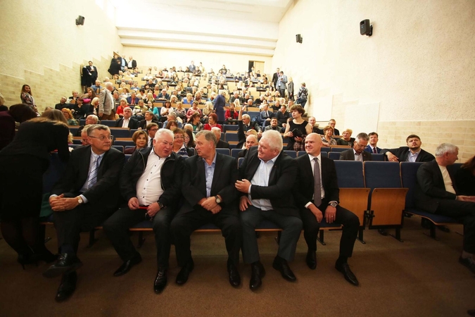 Socialdemokratai siūlo nedidinti gynybos finansavimo lygio