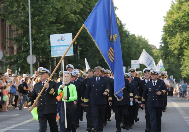 Nuostata: už jūrų kapitonų šiemet nežygiavo nei Jūrininkų sąjungos atstovai, nei laivyno veteranai.