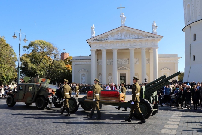 Lietuva valstybinėmis laidotuvėmis pagerbė partizanų vadą A. Ramanauską-Vanagą