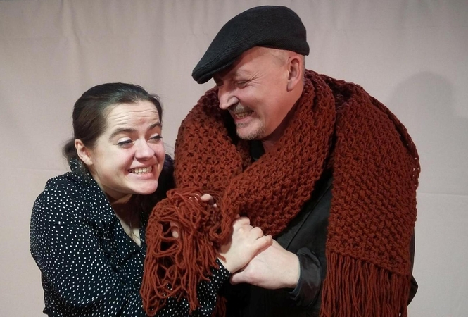 Aktoriai R.Idzelytė ir R.Šeputis kuria vaidmenis naujajame Pilies teatro spektaklyje „Vienišiai ir vienišės“.