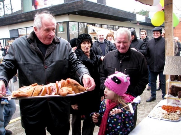 Neringos gimtadienyje – naktinėjimai ir vaišės iš šernienos