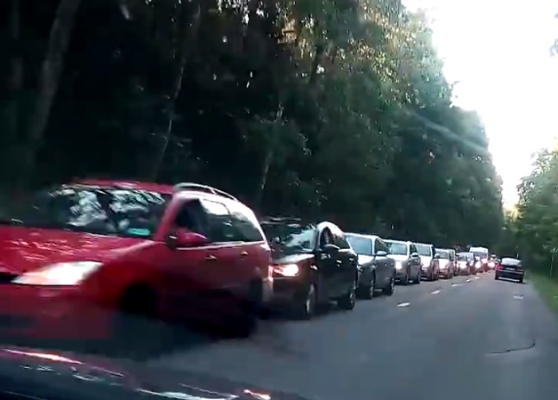 Iš paplūdimio – į transporto spūstį