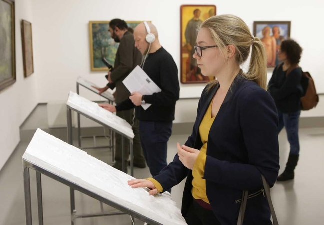 P. Domšaičio galerijoje – taktilinė dailės paroda