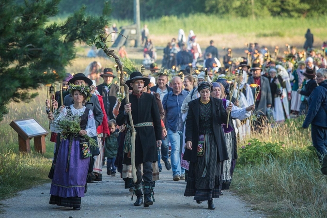 „Tek saulužė ant maračių“: Joninių tradicijos ir trijų dienų šventė kviečia į Neringą
