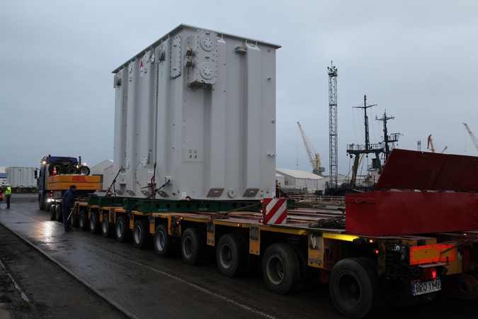 Klaipėdos konteinerių terminale iškrauti „NordBalt“ transformatoriai