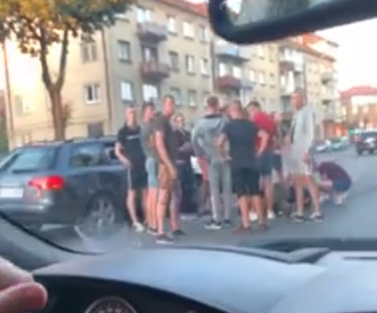 Kaune sankryžoje partrenktas dviratininkas