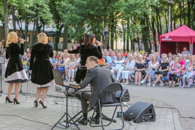 Vasariškos muzikos vakarai vilioja į parką