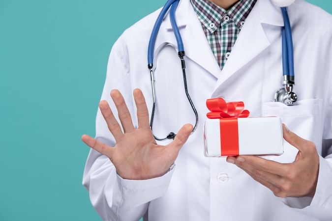 Kyšiai medicinoje: paaiškėjo, kaip dažnai lietuviai atsidėkoja dovanomis