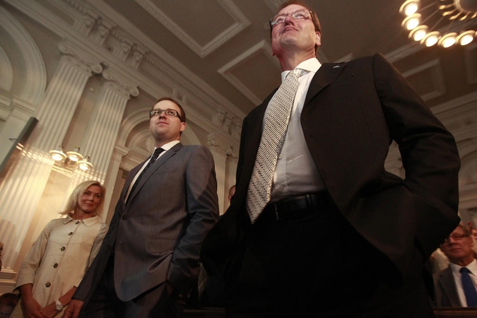Teismas V. Uspaskichui skyrė ketverius metus nelaisvės, V. Gapšys išsisuko su bauda