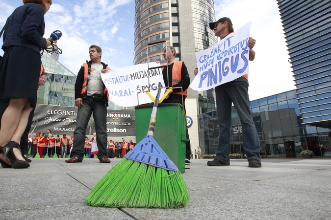 Vilniaus kiemsargiai protestavo dėl neišmokėtų algų