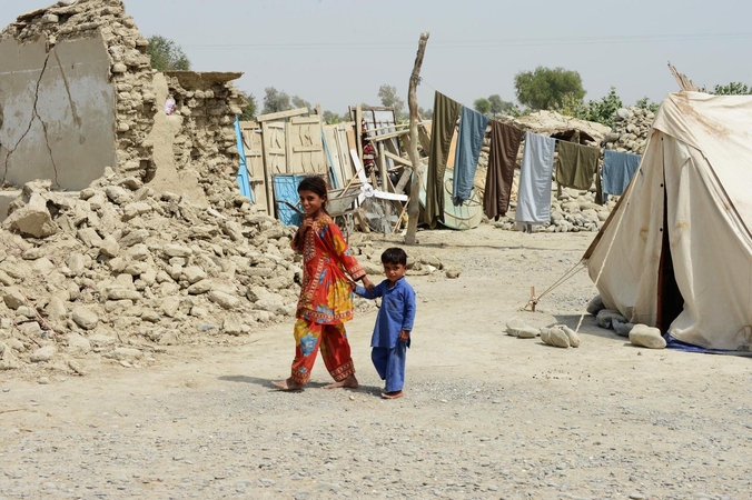 Pakistaną vėl sukrėtė stiprus 6,8 balo žemės drebėjimas, žuvo 12 žmonių