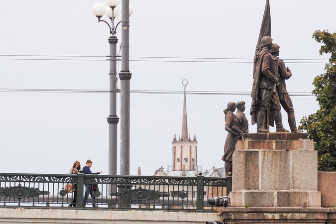 Žaliojo tilto skulptūros atlaikė dar vieną vandalų išpuolį