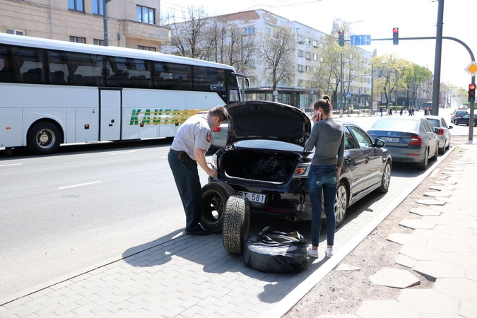Jauna vairuotoja dėkojo Kauno policijai: ne veltui esate angelai