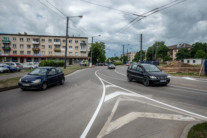 VI forto žiedinėje sankryžoje bus mažiau kamščių?