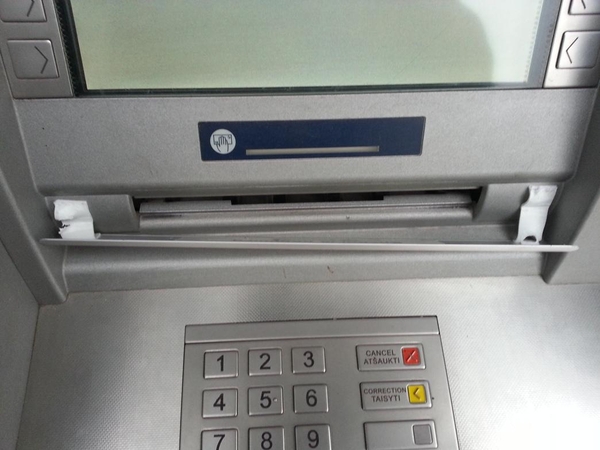 Du rusai Kaune vogė bankomatų išduodamus pinigus