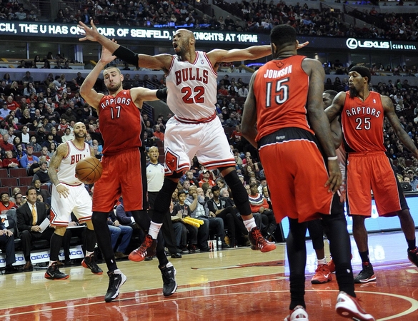 NBA lygos mače J. Valančiūnas pelnė 15 taškų ir atkovojo 11 kamuolių