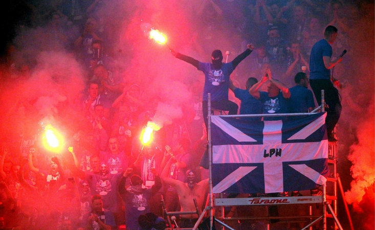 Lenkijoje per futbolo sirgalių riaušes žuvo vienas vyras, sužeista 14 policininkų
