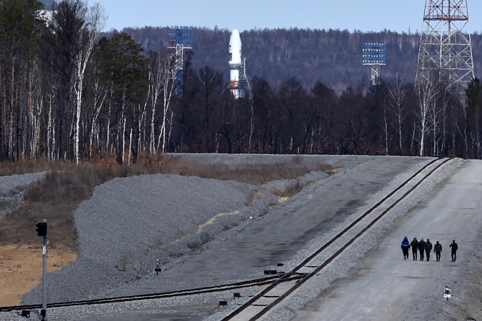 Rusija atidėjo pirmąjį raketos startą iš Rytų kosmodromo