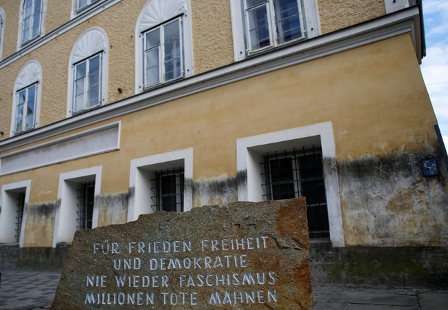 Austrijoje suimtas A. Hitleriu persirengęs vyras