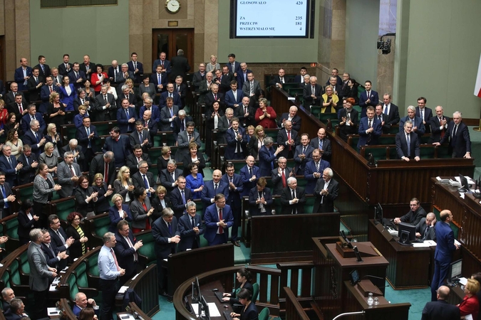 Lenkijos vyriausybė perėmė visuomeninės žiniasklaidos kontrolę