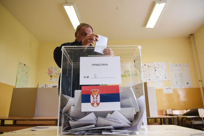 Serbija renkasi tarp „tamsios“ praeities ir narystės Europos Sąjungoje