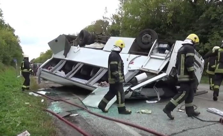 Raseinių rajone apvirto maršrutinis autobusas