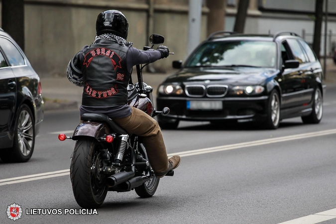 Sulaikytas motociklininkas, įtariamas partrenkęs pėsčiąją