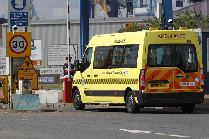 Britanijoje laivo konteineryje rasti 35 žmonės, vienas vyras mirė